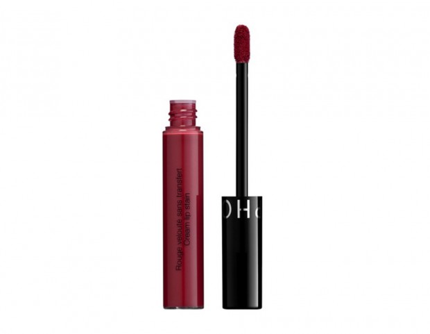 Scegli un rossetto liquido coprente ad ultra-lunga tenuta, dalla texture vellutata