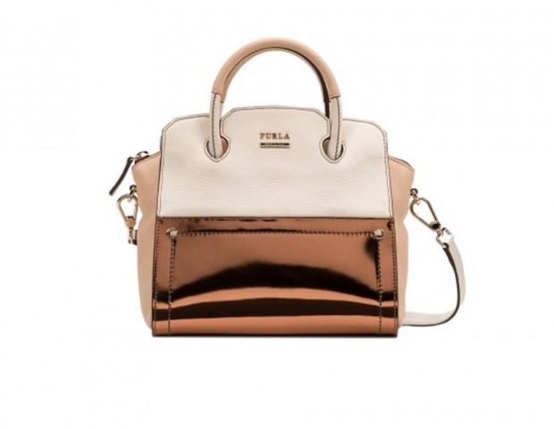 Minibag rigida in pelle e dettaglio metallizzato in bronzo