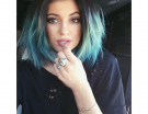 Kylie condivide con i suoi fan la chioma azzurro chiaro
