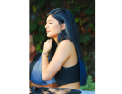Kylie sceglie un blu elettrico per le punte dei capelli