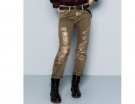 Boyfriend jeans strappati