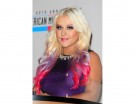 Xtina sceglie il tris di biondo, viola e fuchsia!