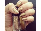 Ultra preziosa la manicure con glitter oro