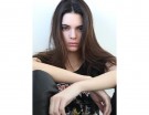Kendall sfoggia una chioma liscia effetto naturale