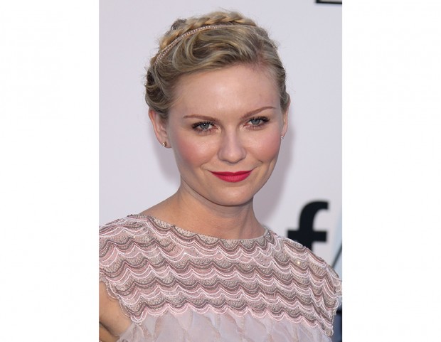 Kirsten Dunst sfoggia un cerchietto sottile con brillanti