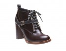 Stivaletto trekking con tacco largo e fibbia
