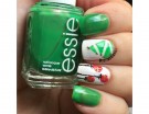 Verde, rosso e bianco per la manicure natalizia