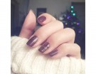 Nail stamping dorato su base color cioccolato