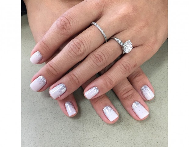 Silver chic abbinato allo smalto nude