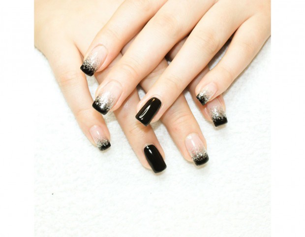 Argento e nero per la manicure chic