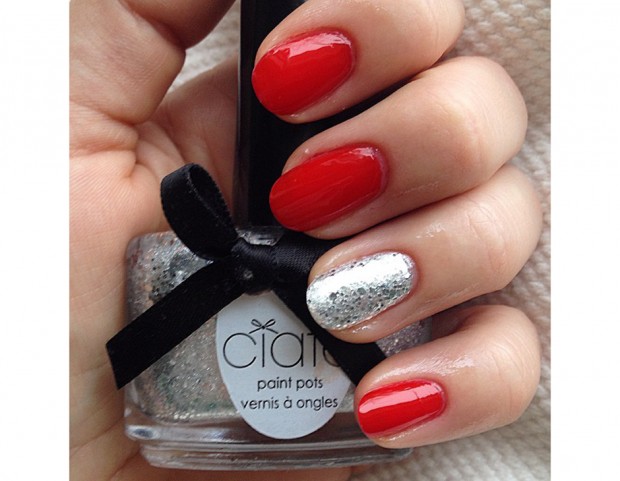 Accent nail luminosa con lo smalto silver