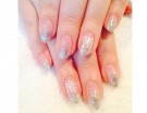 Delicati tocchi argentati per la manicure