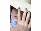 Manicure con smalto teal