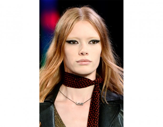 Eyeliner sfumato ad effetto cat-eye
