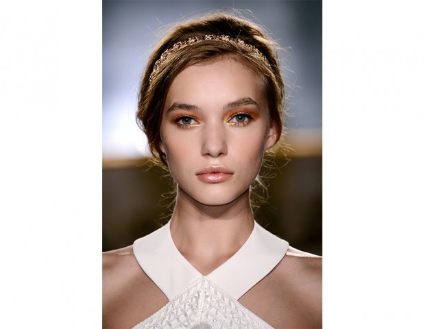 Nuances calde, sfumature dorate e aranciate con gloss nude