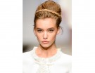 Trucco romantico con occhi e labbra nude