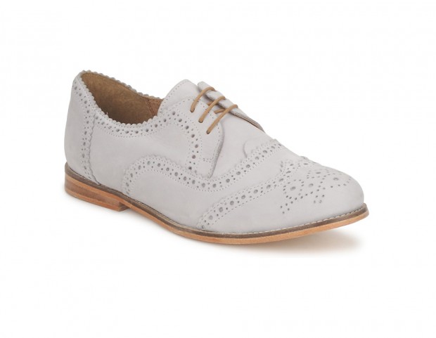 Stringate in pelle traforata