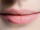 Labbra al naturale grazie al rossetto rosa tenue