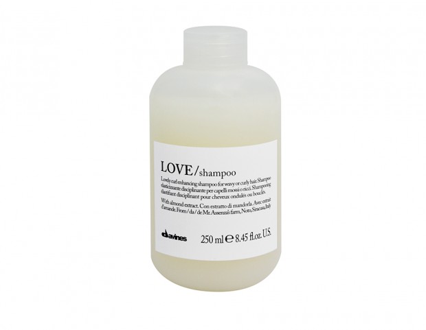 Shampoo per capelli mossi dall’azione elasticizzante e volumizzante