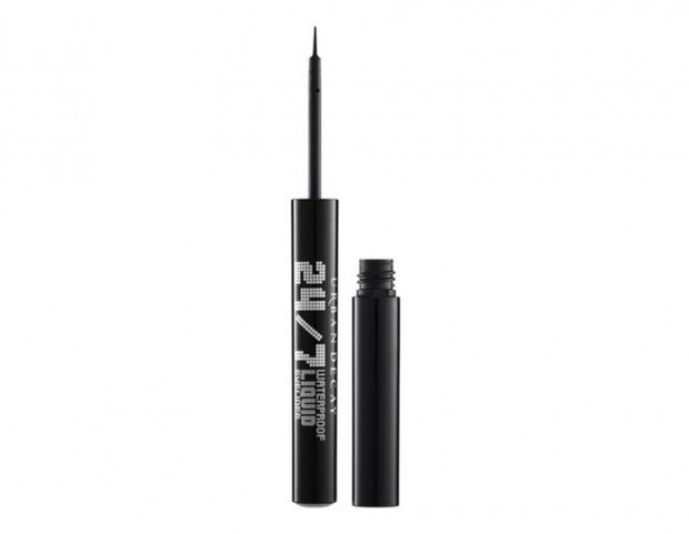 Scegli un eyeliner liquido per realizzare linee sottili a piacimento