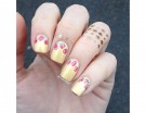 Delicate rose sulla base gialla