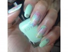 Manicure pastello con punti luce