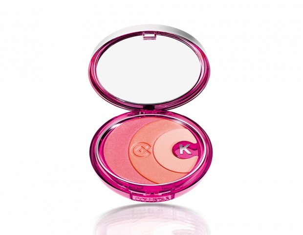 Blush delicato, ma al contempo molto pigmentato. Se mixato risulta un rosa pesca intenso