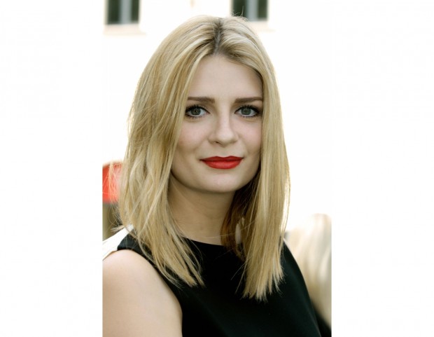 Mischa Barton sfoggia un taglio medio biondo chiaro