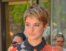 Biondo scuro per il pixie cut di Shailene Woodley