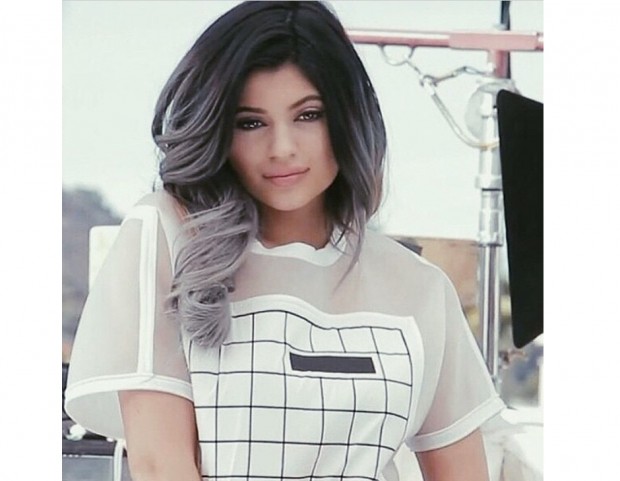 Kylie Jenner: ombré grigio su base nera