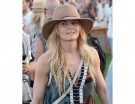 Jennifer, va bene lo stile boho-chic però un velo di trucco forse ci stava! TuNo
