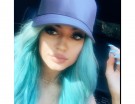 Bella anche con i capelli acquamarina! Ma non c’è un po’ troppo trucco per un festival? TuNì