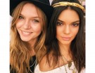 Semplicemente bellissima, accessorio per capelli dorato da Dea, azzeccatissimo. TuSì