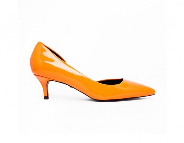 In vernice color giallo ocra
