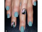 Nail art turchese, nera, rosa e verde
