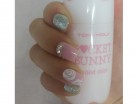 Delicata manicure rosa e argento con glitter