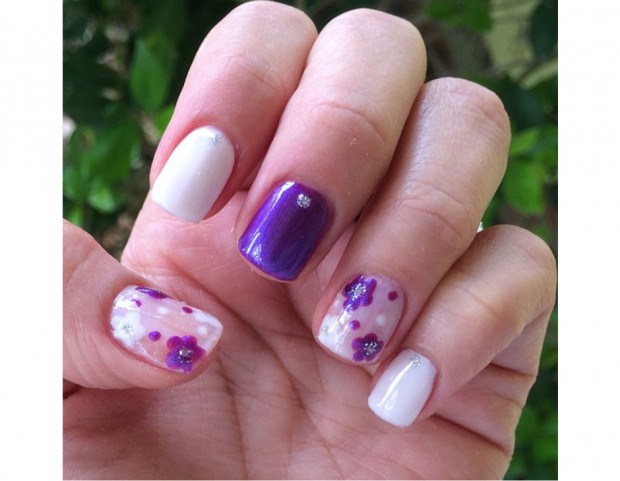Manicure sui toni del viola e lilla