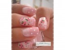 Manicure rosa e bianca primaverile