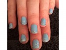 Smalto azzurro con french glitter