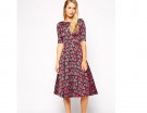 Vestito midi con maniche a tre quarti