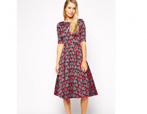 Vestito midi con maniche a tre quarti
