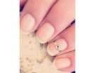 Accent nail con dettagli oro