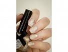 Glitter dorati per la moon manicure