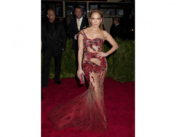 Jennifer Lopez in Atelier Versace
