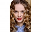 Avere capelli luminosi e disciplinati è il sogno di tutte, soprattutto delle ragazze con i capelli mossi. Scopri come fare!