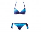 A triangolo preformato e slip con lacci a fantasia tie-dye