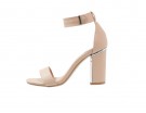 Minimal-chic con tacco alto, color cipria