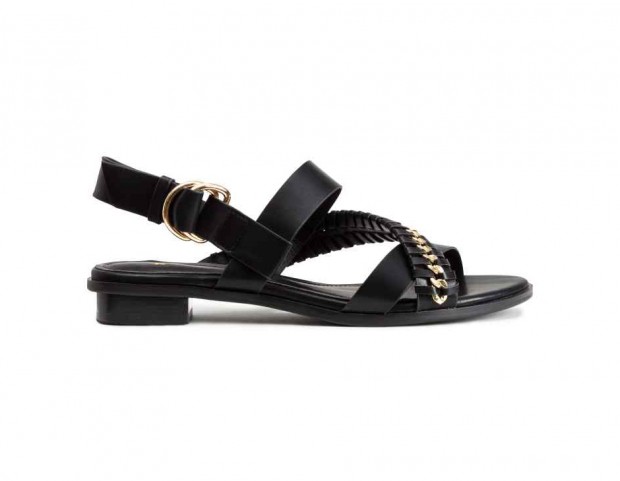 Rock-chic con dettagli catena