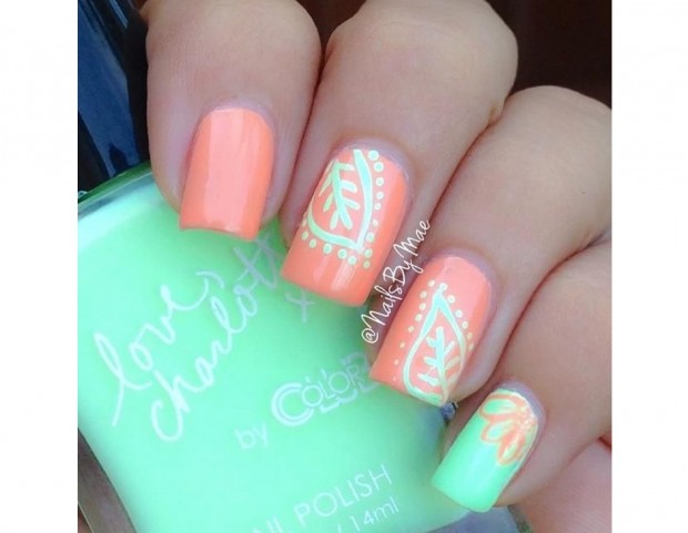 Manicure corallo con dettagli verde menta chiaro