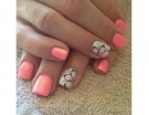 Accent manicure floreale